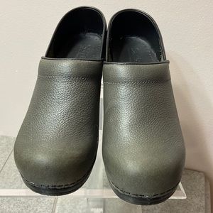 Sanita clogs size 38